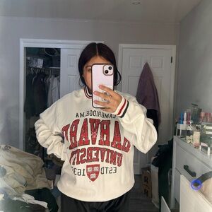 Harvard University long sleeve sweatshirt. #school #sweater #warm #uni #new